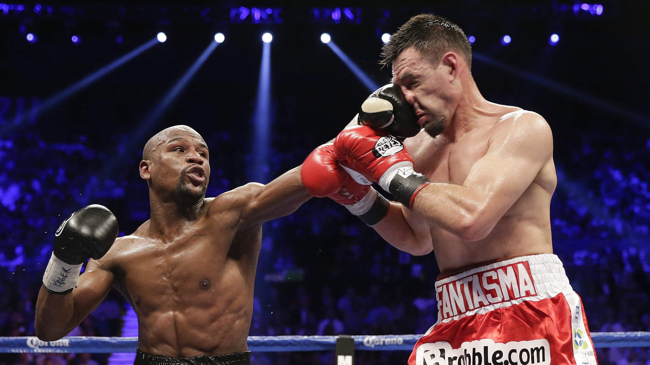 休斯顿火箭次回合险胜广东男篮，内马尔砍下35记关键球，全场沸腾